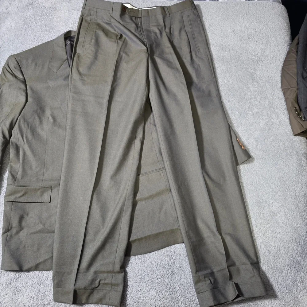 Dillard's Mens 36W 31L 2-Piece Suit Olive Green Pleated Cuffed Wool Blend Classc